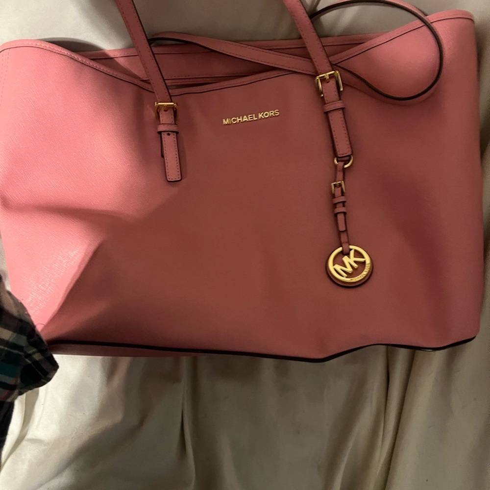 Michael kors pink large tote with MK key chain